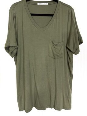 Michelle Mae Olive V-Neck Pocket Tee Size XL